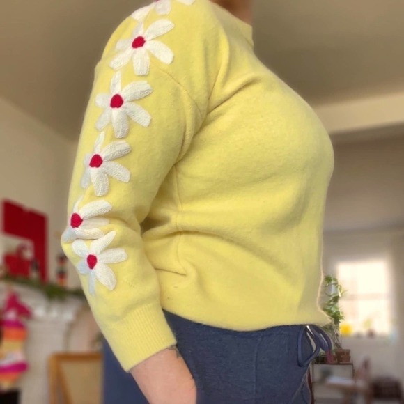 Vintage Yellow Sweater with Floral Design - Picture 2 of 6